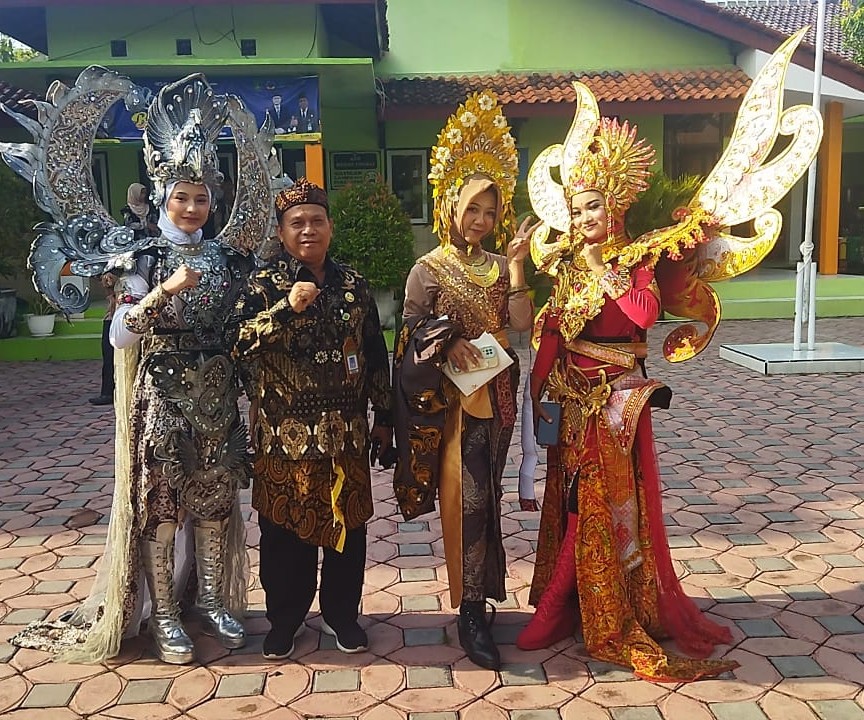 Siswa MTsN 4 Sragen Raih Juara 1 Pungsari Batik Festival 2025