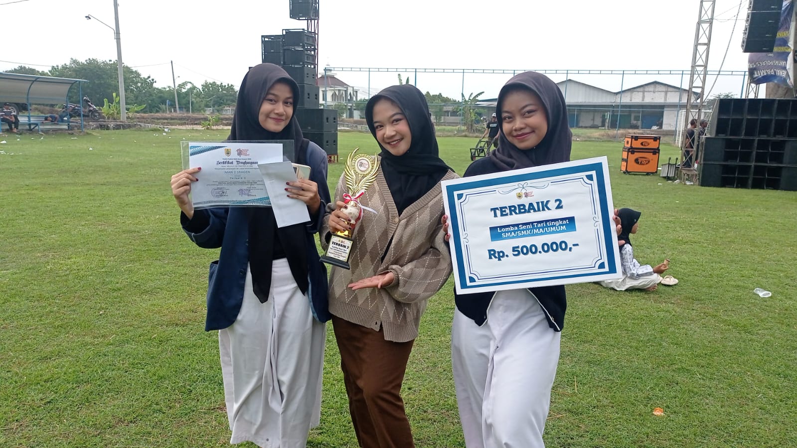 MAN 2 Sragen Torehkan Prestasi di Festival Batik Desa Pungsari 2025