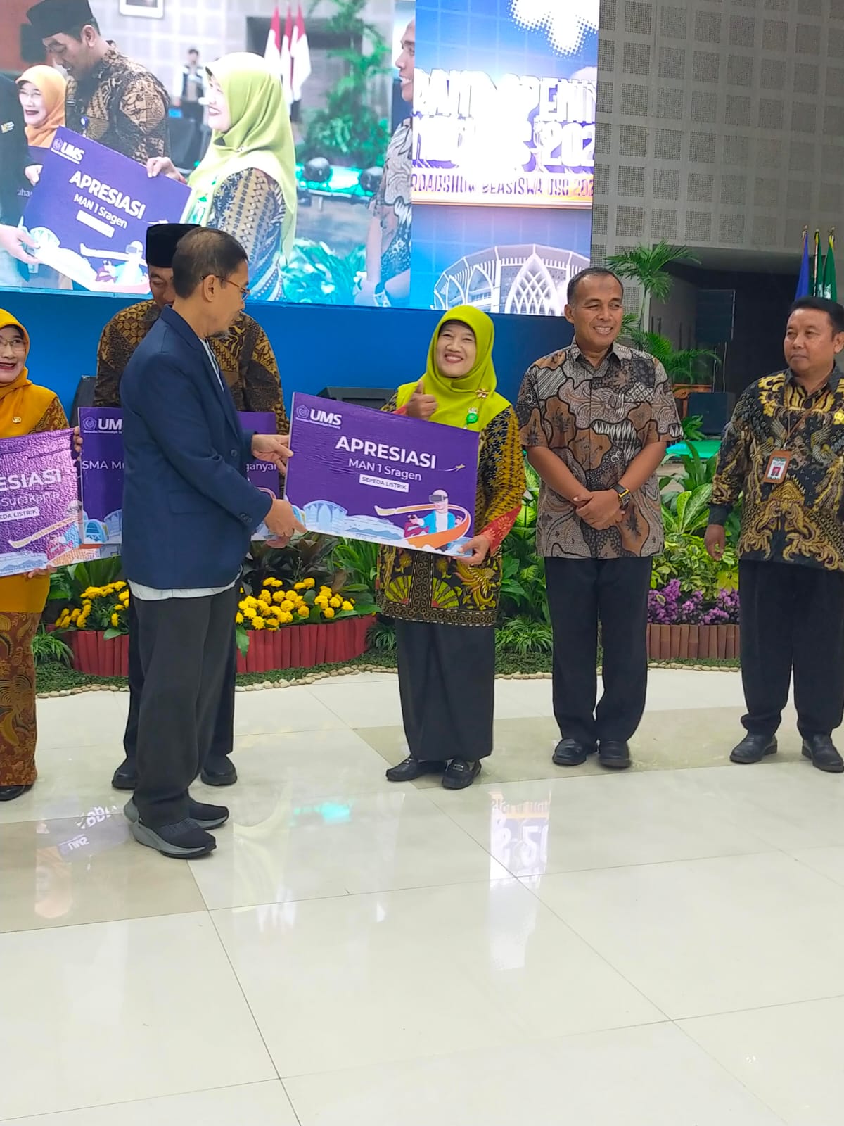 MAN 1 Sragen Raih Apresiasi 10 Besar Pendaftar Terbanyak di UMS se-Soloraya