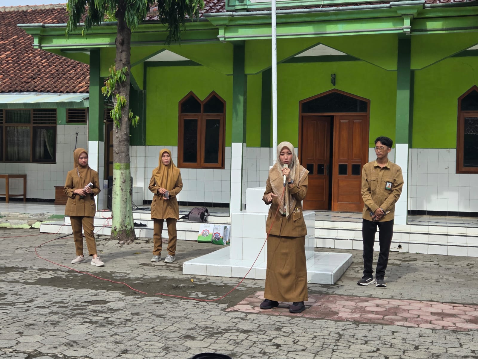 Generasi Cerdas Finansial: Bank Syariah Sragen Beri Penyuluhan Pinjol-Judol di MTsN 2 Sragen