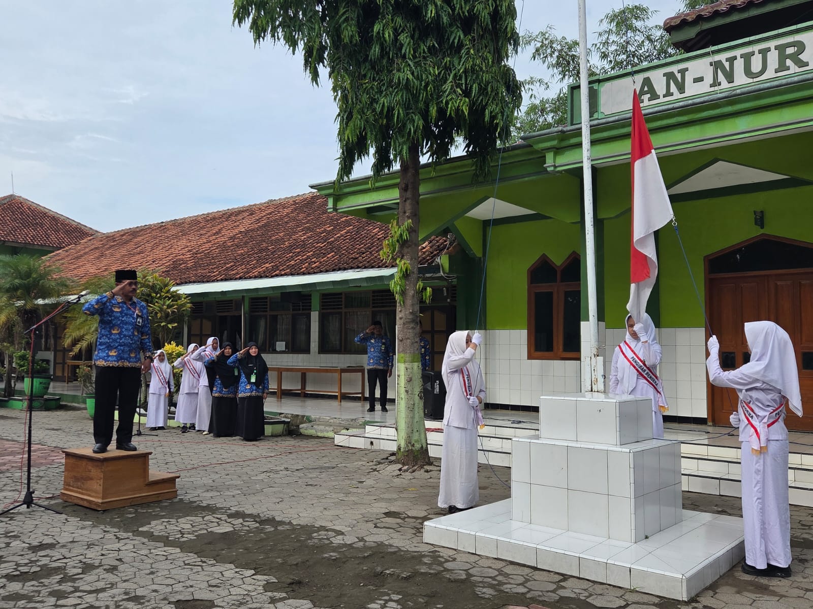 Peringatan Hari Pahlawan, Aris Suparlan Ingatkan Siswa tentang Pentingnya Perjuangan Hidup