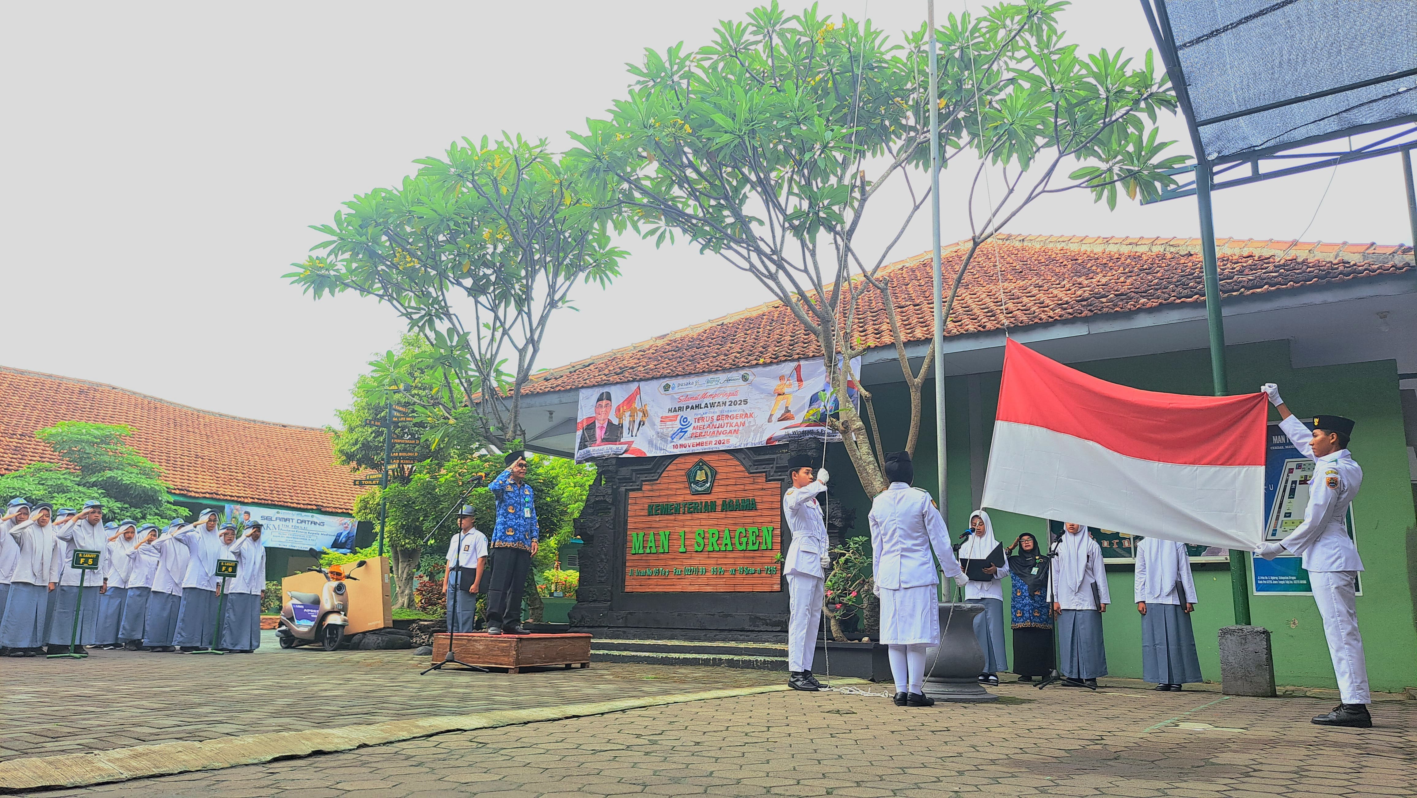 Lanjutkan Estafet Perjuangan: MAN 1 Sragen Peringati Hari Pahlawan dengan Penuh Makna