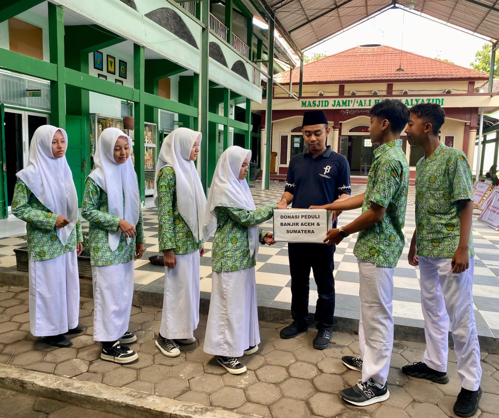 Dari Madrasah untuk Negeri: MAN 2 Sragen Galang Donasi untuk Korban Banjir