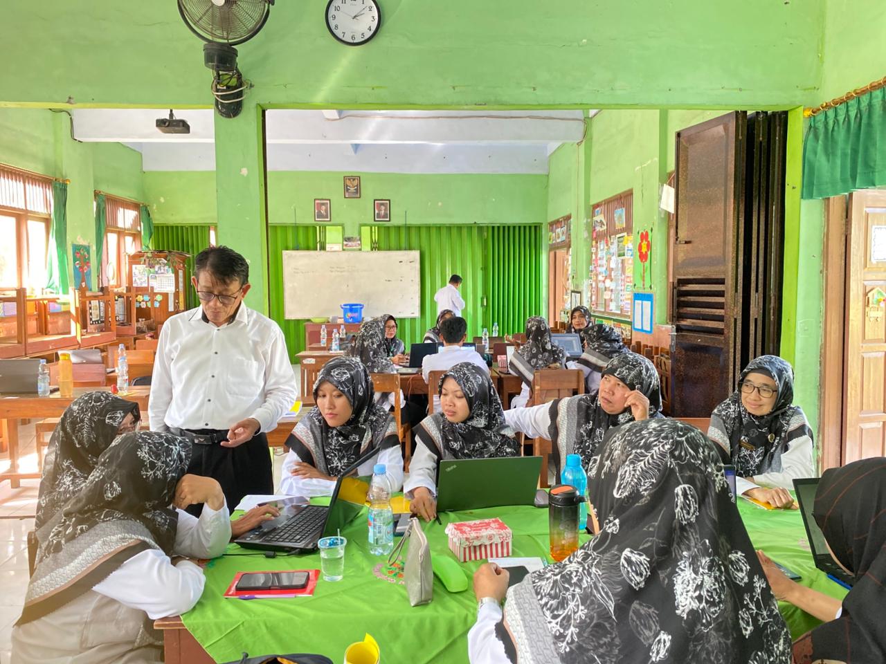 Tingkatkan Kompetensi Guru, MIN 1 Sragen Gelar IHT Implementasi Deep Learning dan Kurikulum Cinta