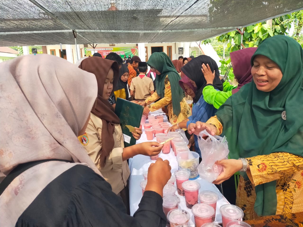 Market Day MTsN 4 Sragen Sukses, 9 Stand Makanan dan Minuman Habis Terjual dalam 2 Jam