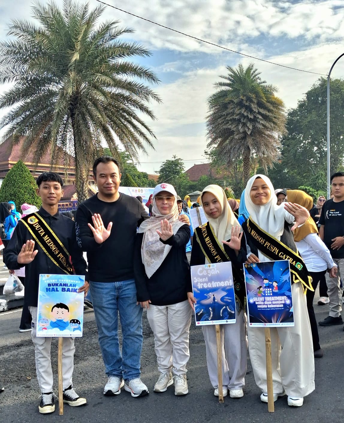 Jalan Bareng Bupati hingga Blusukan Pasar, Duta Medsos MAN 2 Sragen Suarakan Anti Kekerasan dan Makna Hari Ibu