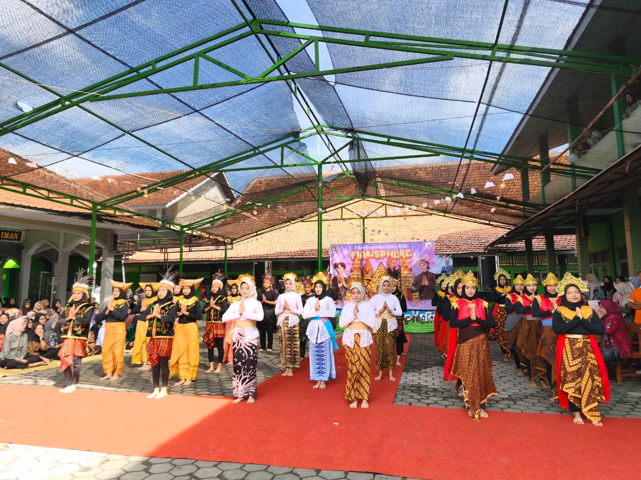 Pesona Budaya Nusantara Warnai Pensi Akhir Semester MAN 1 Sragen