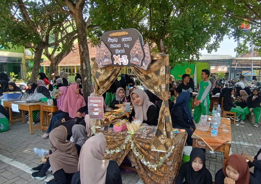 Siswa Kelas X Unjuk Kreativitas dan Jiwa Wirausaha melalui Kokurikuler Market Day