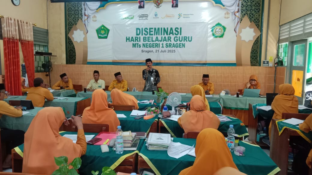 Pengawas Madrasah Serahkan Hasil PKKM 2025 dan Berikan Pembinaan di MTsN 1 Sragen
