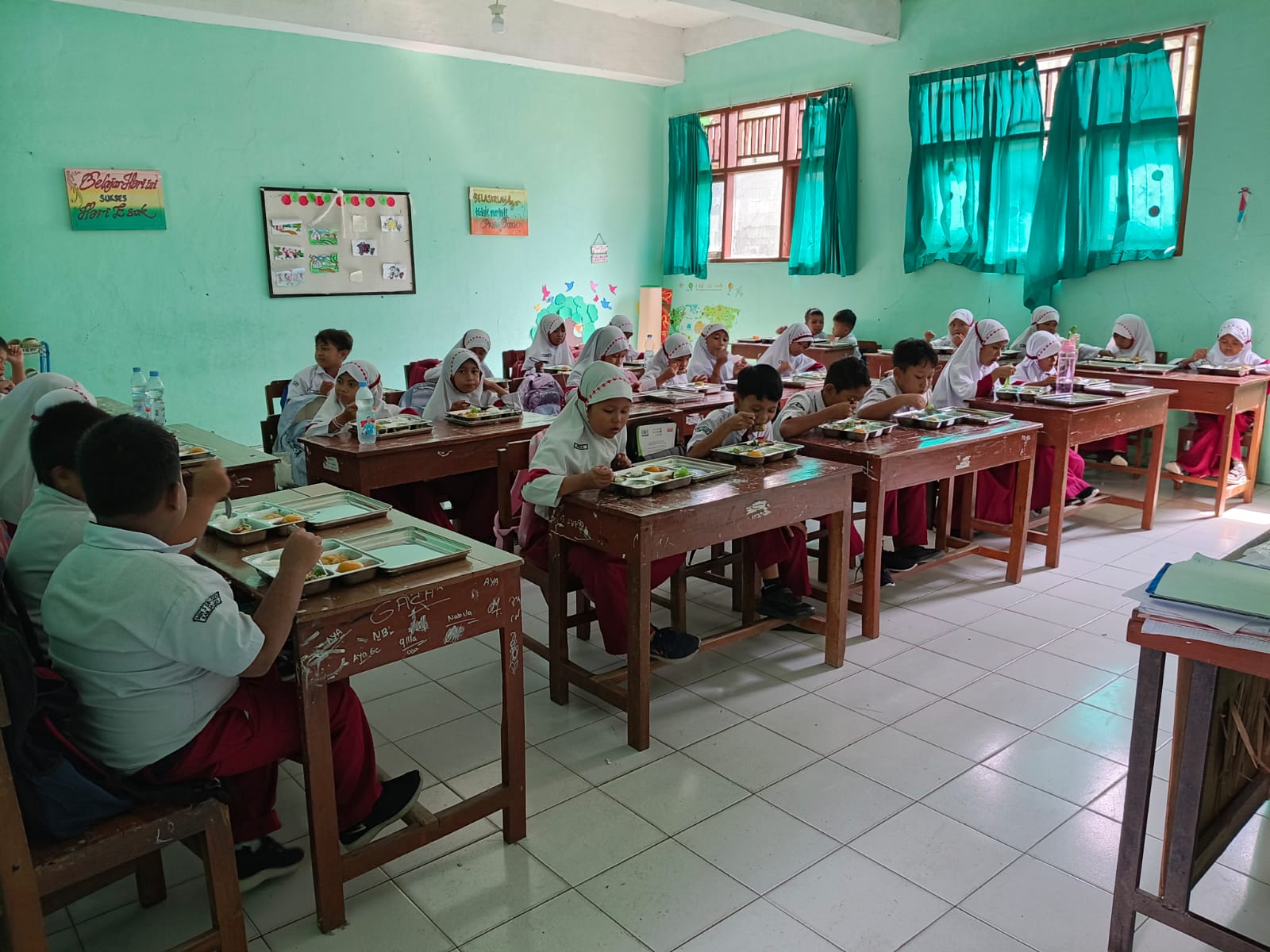 MIN 3 Sragen Terima Program Makan Bergizi Gratis (MBG) Perdana di Awal Tahun