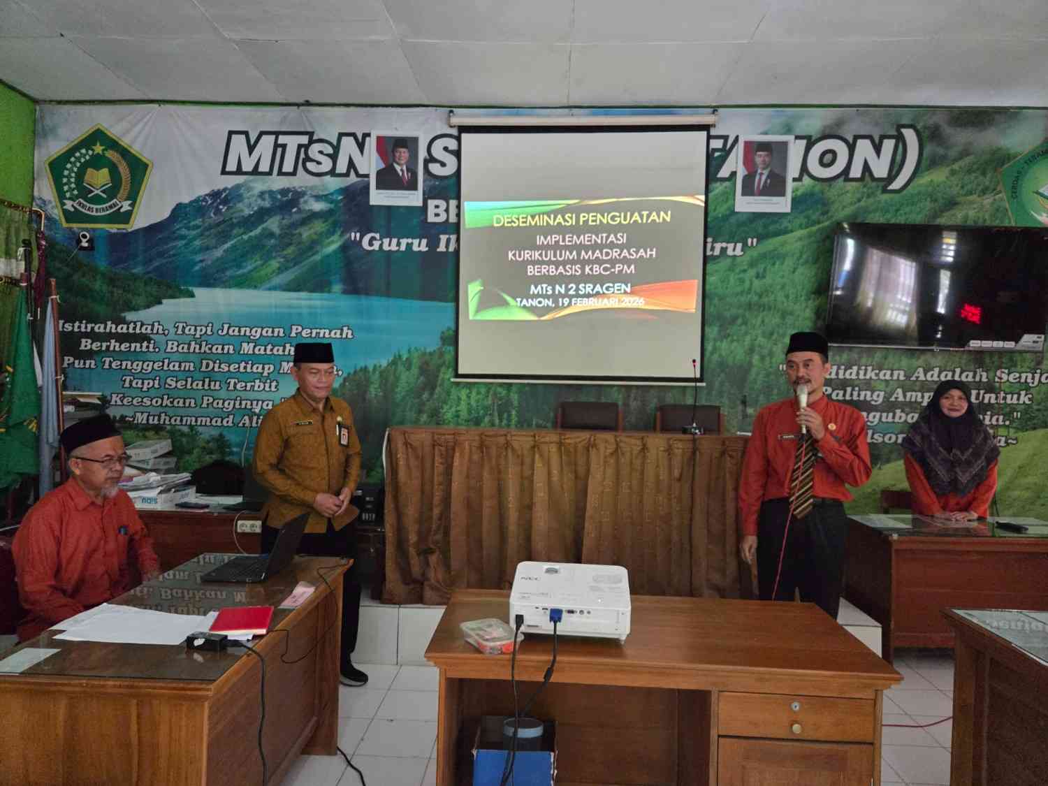 Penguatan KBC-PM, MTsN 2 Sragen Laksanakan Diseminasi Kurikulum untuk Guru