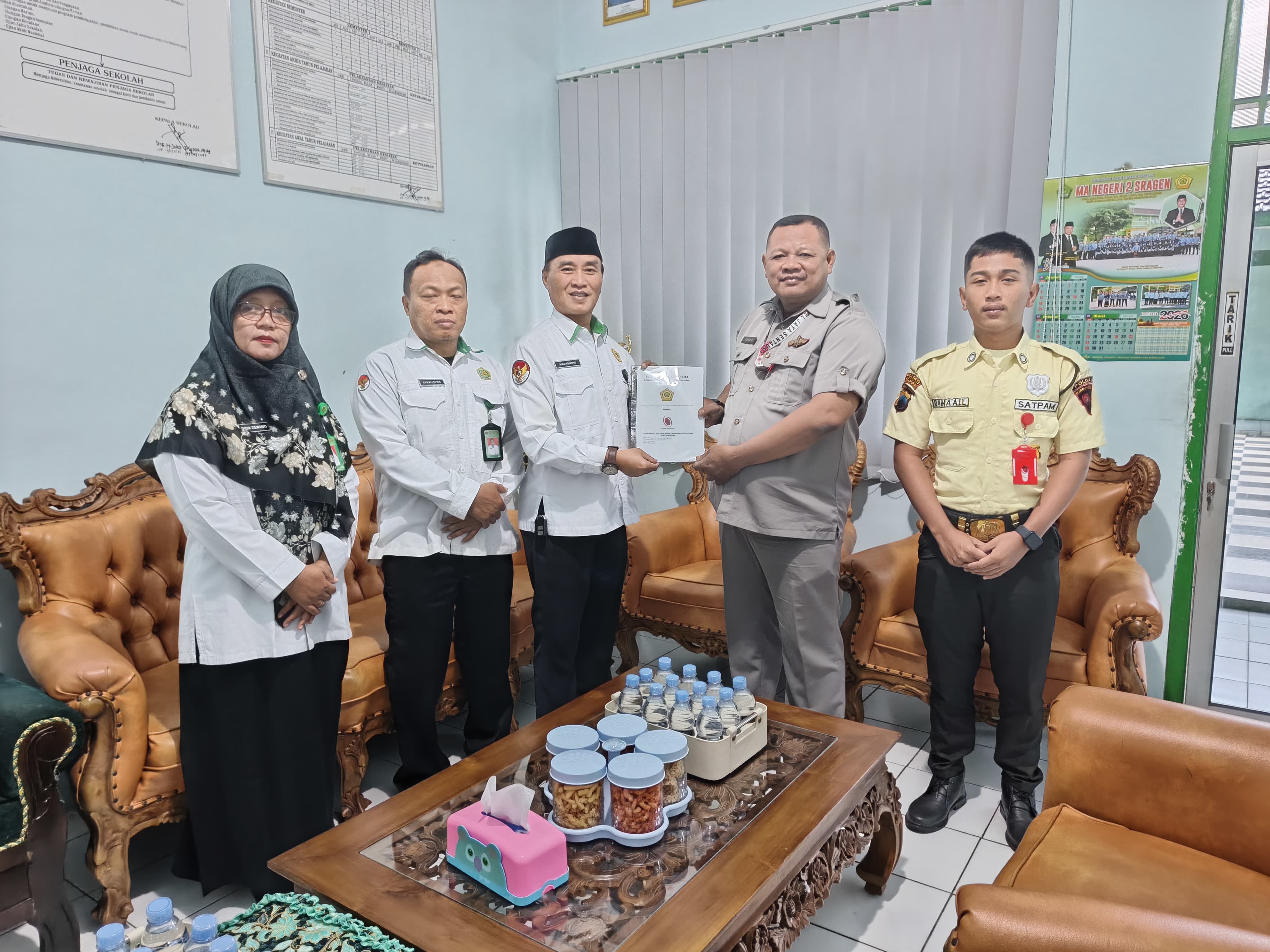 MAN 2 Sragen Tandatangani MOU dan Serahkan Jasa Keamanan ke PT Dangkel Jaya Sentosa