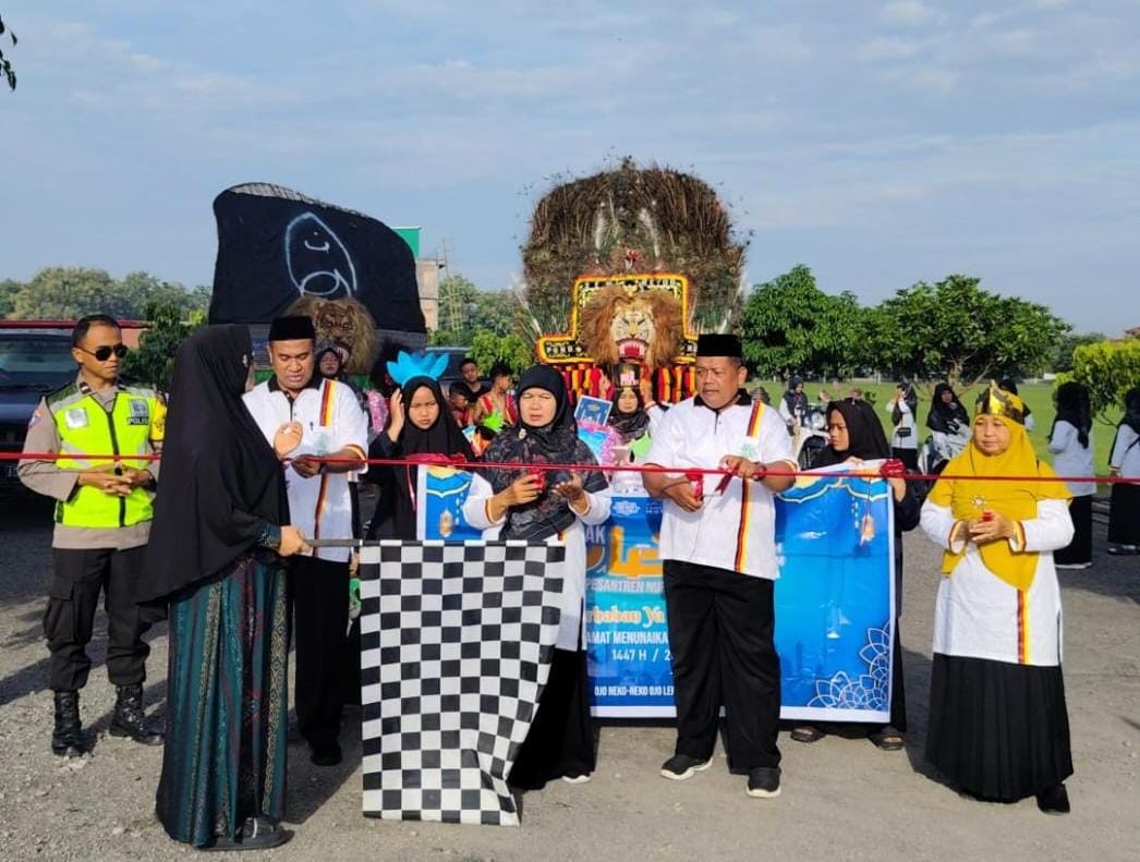 800 Santri Ponpes Nurul Huda Getarkan Desa Plosorejo & Wonotolo, Masyarakat Terpukau Perpaduan Selawat dan Reog!