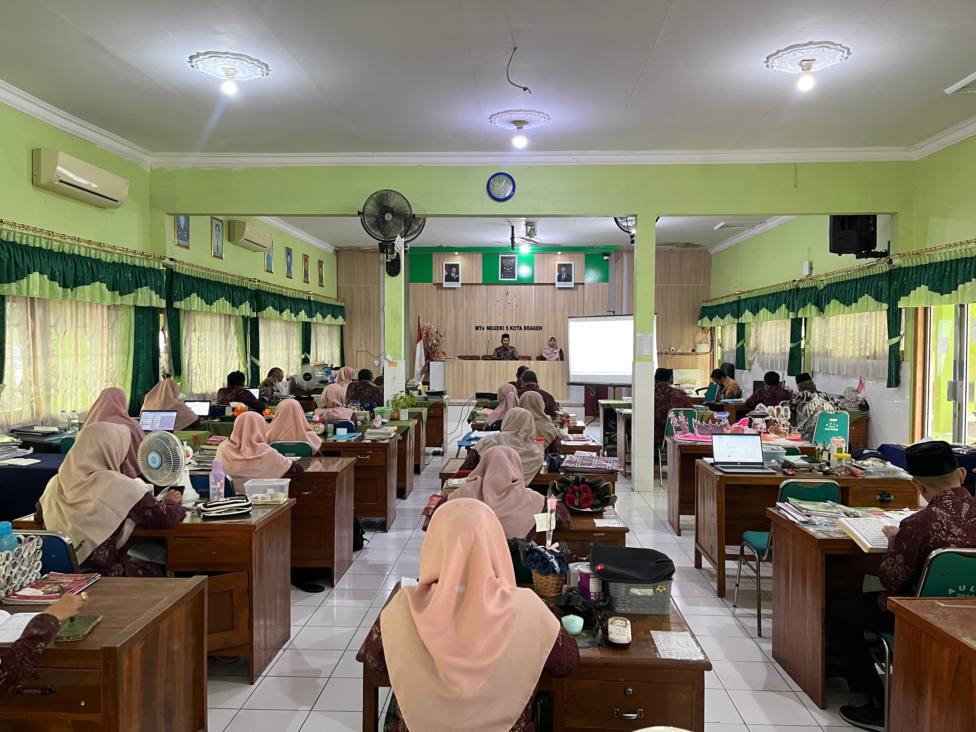 Ramadan Penuh Dedikasi: MTsN 5 Sragen Ssosialisasikan IKM dan SKP e-Kinerja