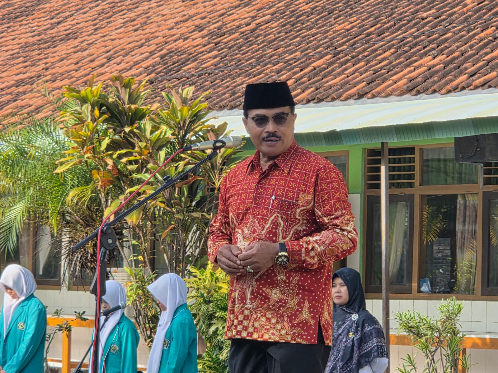 Apel Perpisahan Purna Tugas Kepala MTsN 2 Sragen Berlangsung Khidmat dan Haru