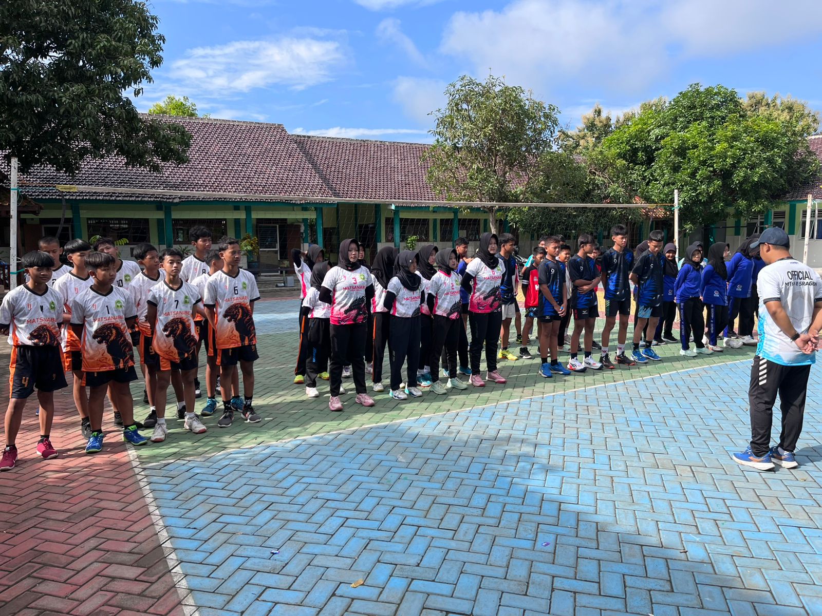 MTsN 8 Sragen Gelar Sparing Voli Bersama MTsN 6 Sragen