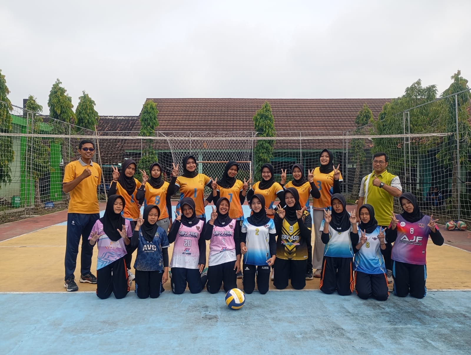 Asah Mental Tanding Jelang SSC Cup, Tim Bola Voli MTsN 8 Sragen Laksanakan Uji Coba