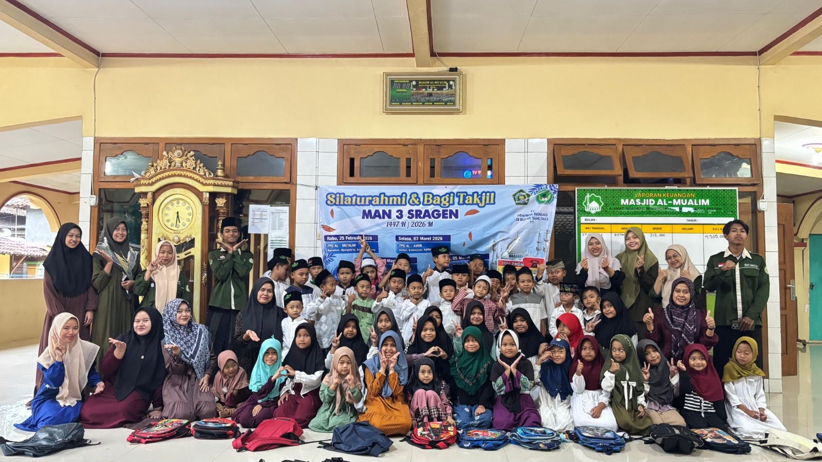 MAN 3 Sragen Gelar Bagi Takjil di Empat TPA, Peringati Milad ke-29