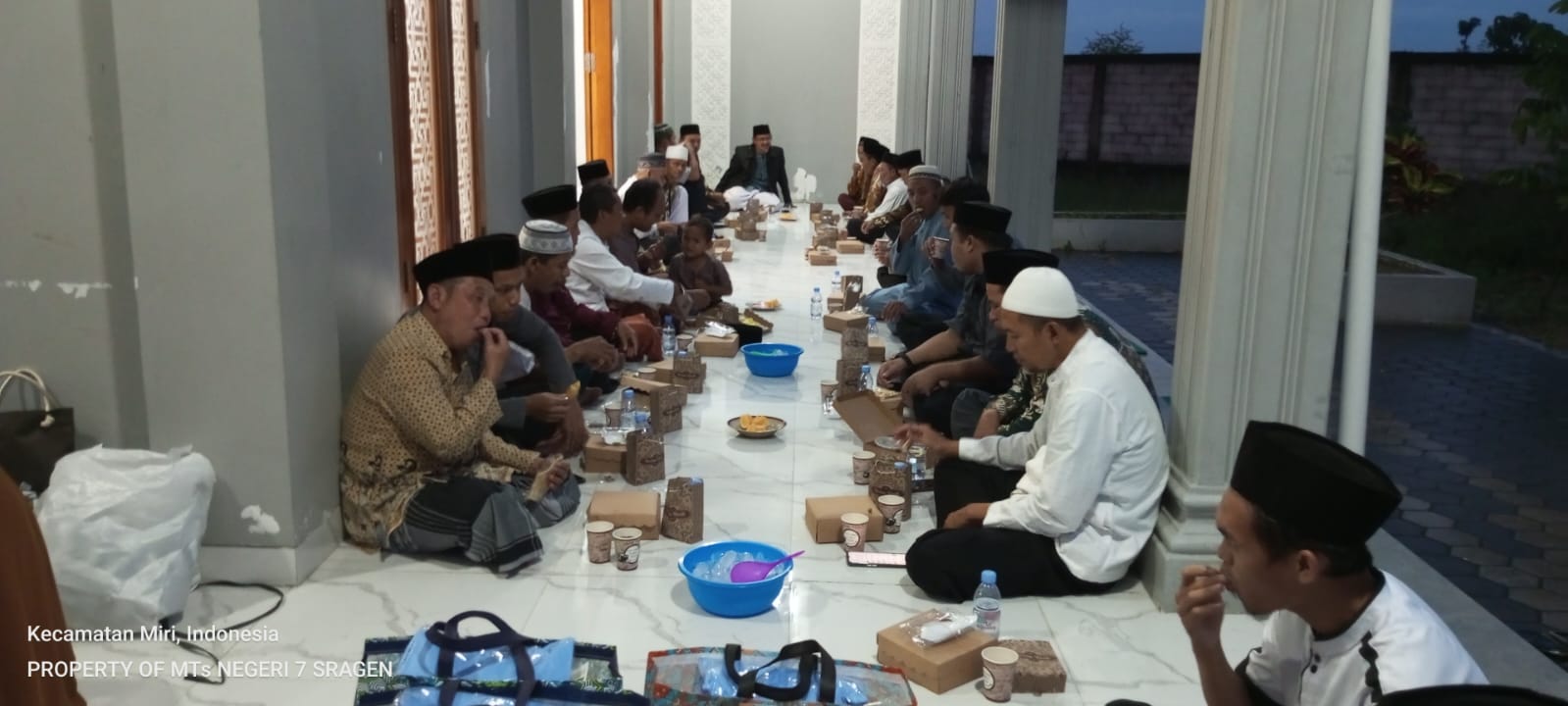 Perkuat Ukhuwah, MTsN 7 Sragen Gelar Buka Puasa Bersama Komite di Masjid Madrasah