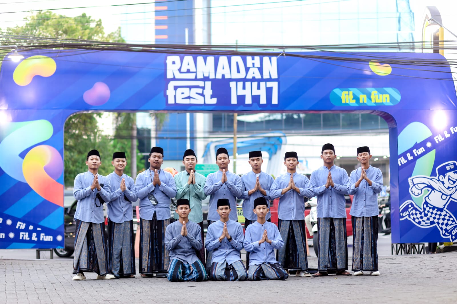 Tim Hadrah MAN 2 Sragen Meriahkan Acara Ngabuburit RamFest 1447 H di Masjid Al-Falah Sragen