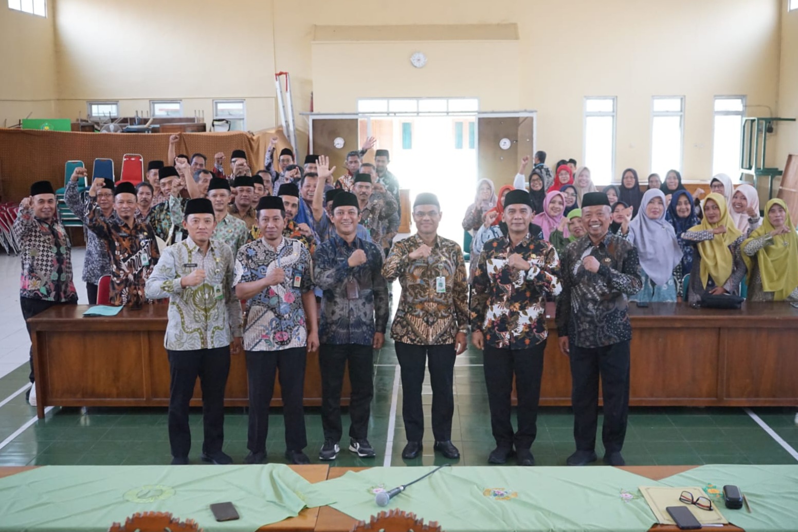 UPZ Kemenag Sragen Salurkan Bantuan Rp153,6 Juta dan Sembako kepada Ratusan Penerima Manfaat