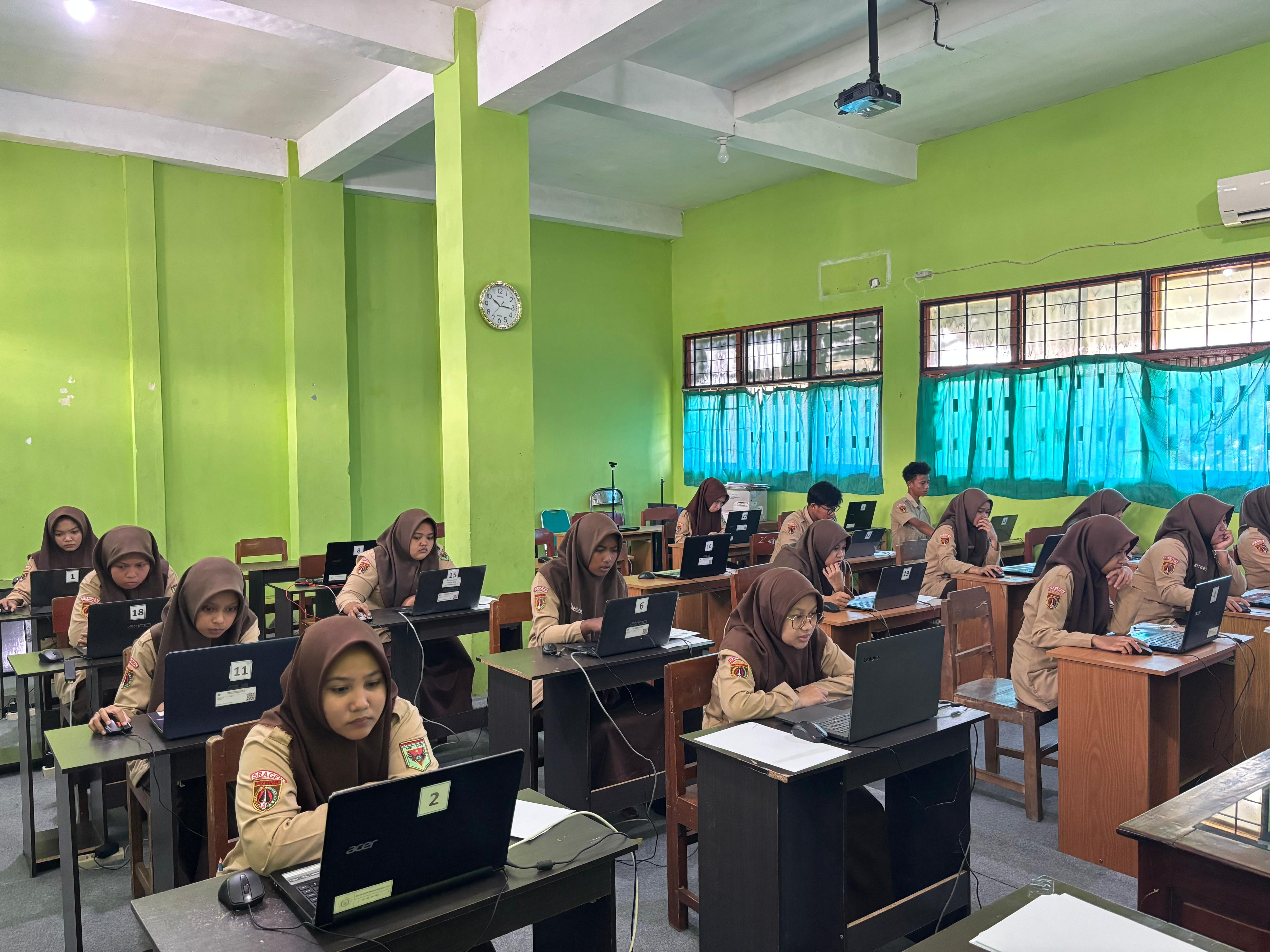 Siswa MAN 3 Sragen Ikuti Try Out SNBT Bersama Erlangga