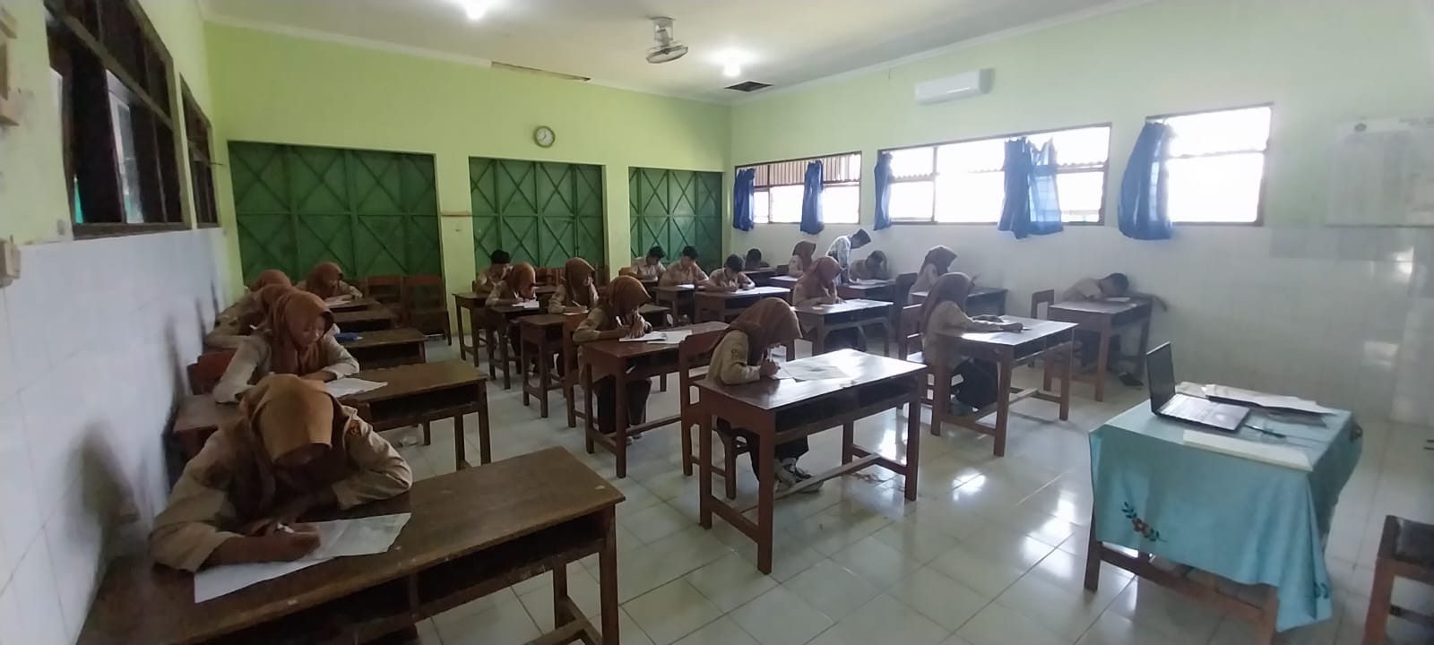 Pengawas Madrasah Lakukan Monev Ujian Madrasah di MTsN 8 Sragen