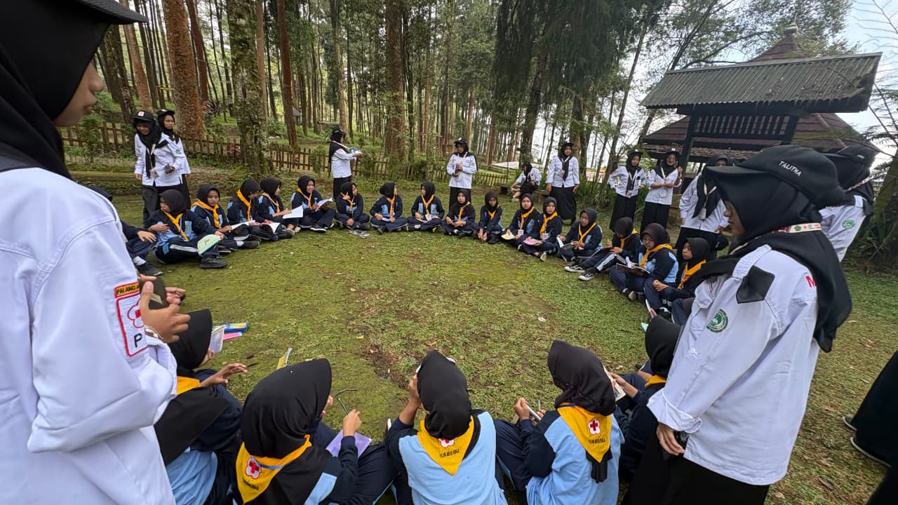 Satu Tekad dalam Sinergi: Ujian Terpadu PMR dan PKS MAN 1 Sragen di Kaki Gunung Lawu