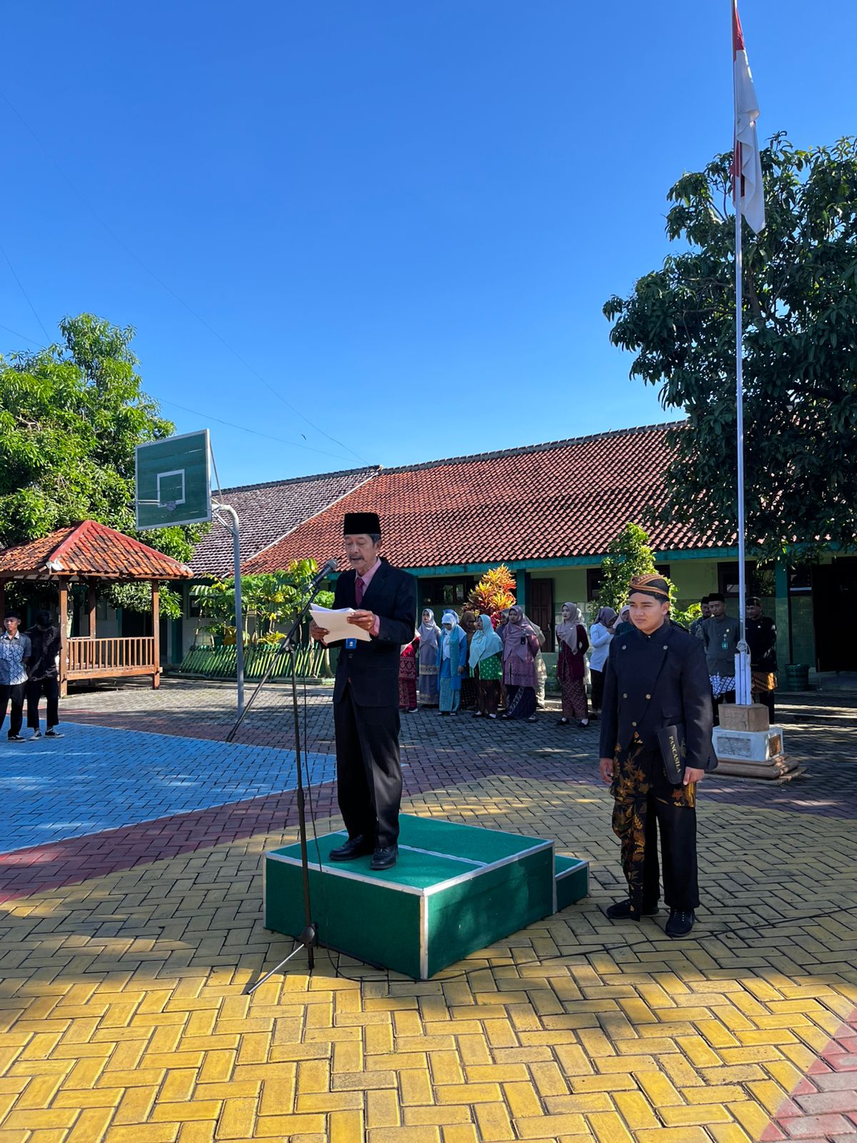Peringati Hardiknas, MTsN 8 Sragen Tanamkan Semangat Keteladanan Ki Hajar Dewantara