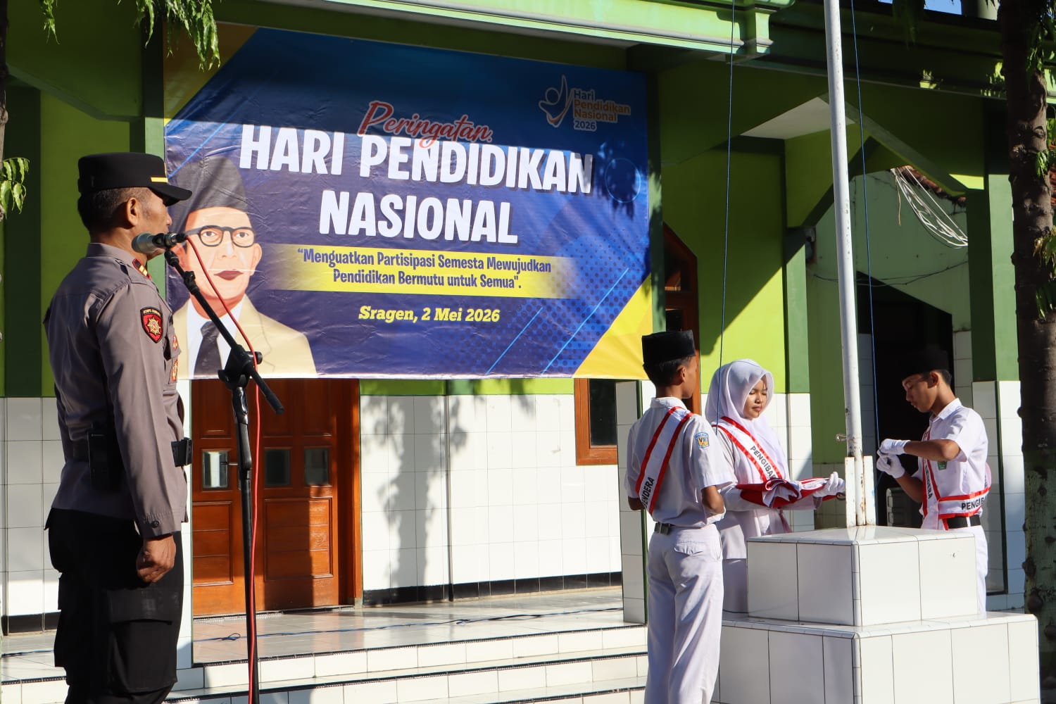 Semarak Hardiknas, MTsN 2 Sragen Hadirkan Kapolsek Kecamatan Tanon sebagai Irup