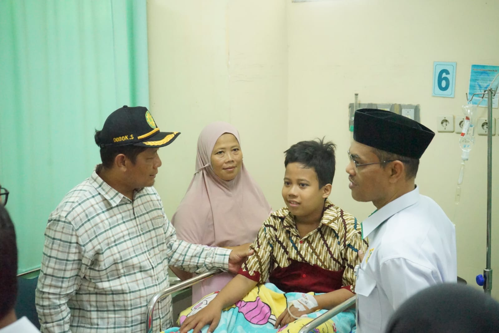 Kakankemenag Sragen Jenguk Korban Atap Roboh MTs Muhammadiyah 4 Sambungmacan