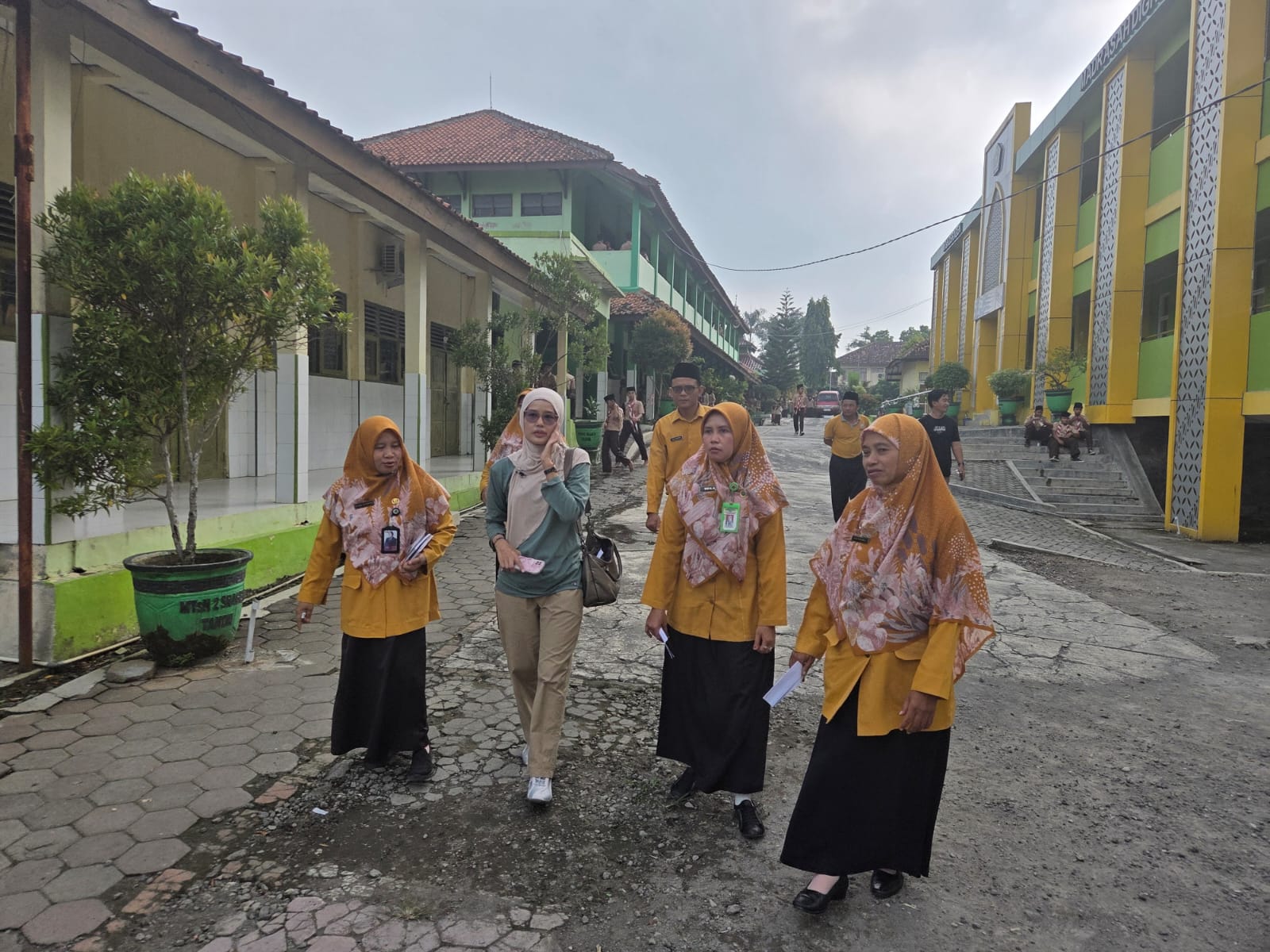 Menuju Adiwiyata, MTsN 2 Sragen Gandeng DLH Kabupaten Sragen