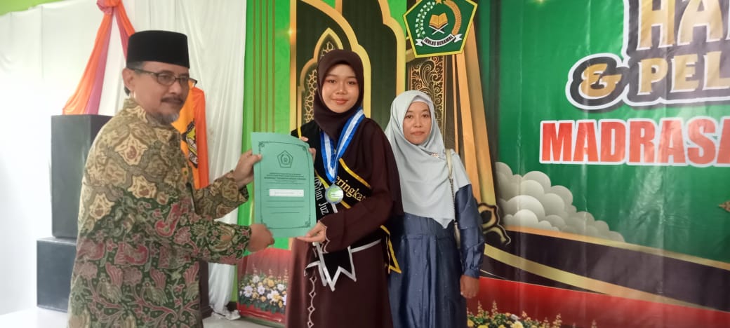 MTsN 3 Sragen Gelar Akhirusanah Kelas IX, Lepas 13 Hafidz/Hafidzah dan Umumkan 10 Besar Terbaik