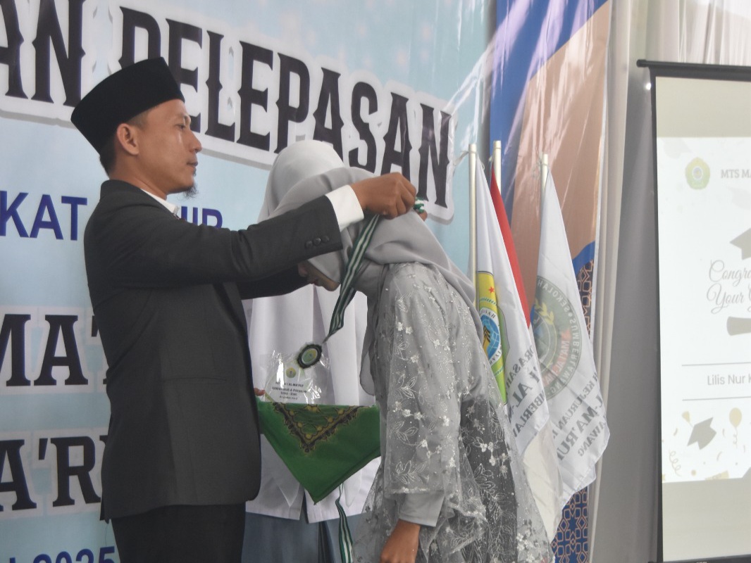 Meriah dan Khidmat, Keluarga Besar PP Ma’i Al-Ma’ruf Gelar Akhirusanah dan Pelepasan Siswa