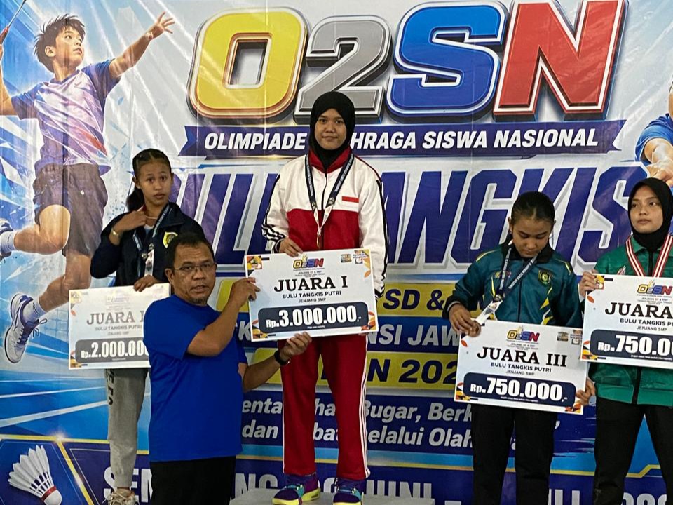 Sabet Medali Emas, Zahra Purdaningrum Harumkan MTsN 7 Sragen Juarai Bulutangkis O2SN Provinsi