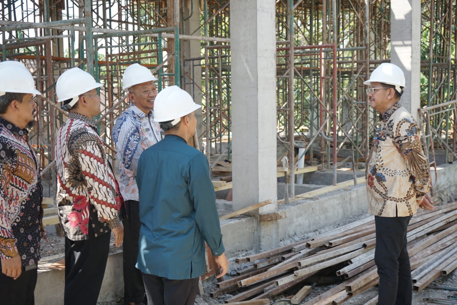 Tinjau Pembangunan KUA Miri, Dirjen Bimas Islam: Investasi untuk Tingkatkan Kualitas Pelayanan Masyarakat