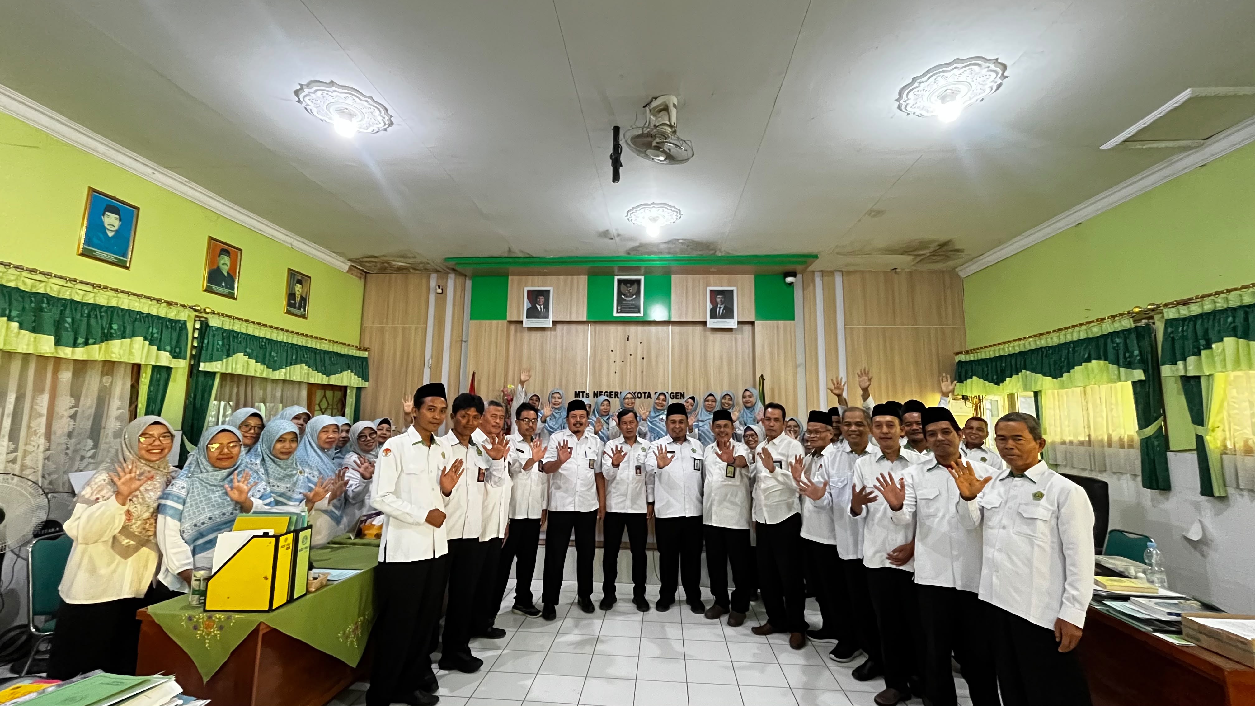 Kasubbag TU Ingatkan Guru MTsN 5 Sragen Jadi Teladan Lewat Lisan, Sikap, dan Penampilan