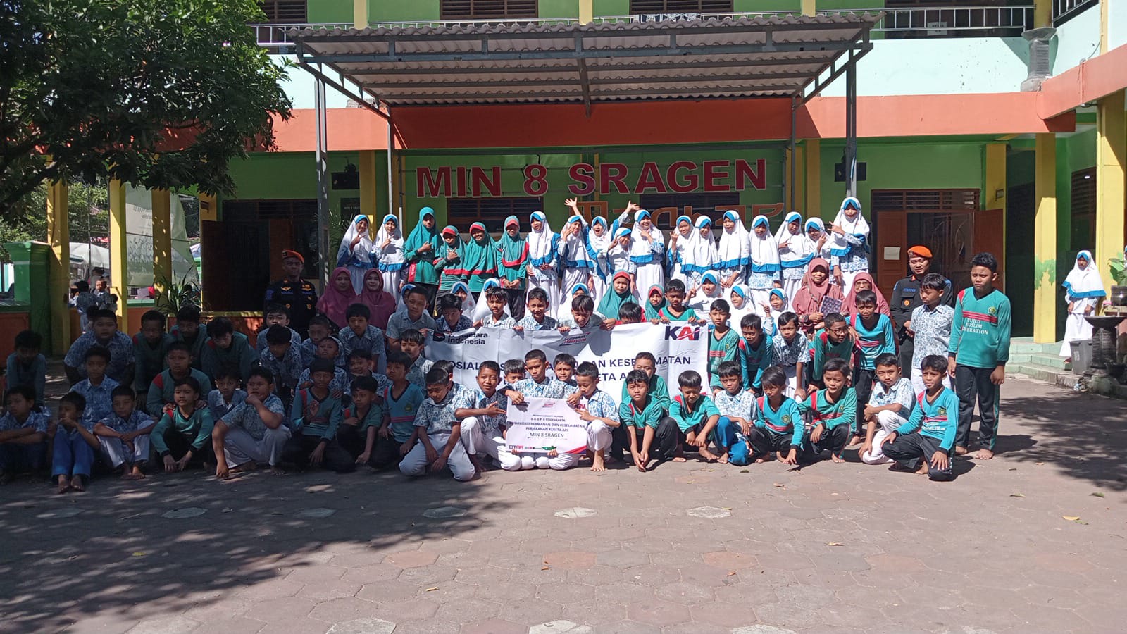 Belajar Aman di Sekitar Rel, Siswa MIN 8 Sragen Ikuti Edukasi dari PT KAI