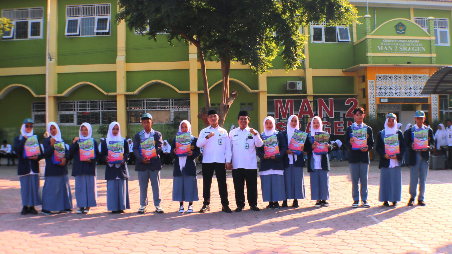 Senin Prestasi: MAN 2 Sragen Bangun Mental Juara dengan Apresiasi Prestasi Murid