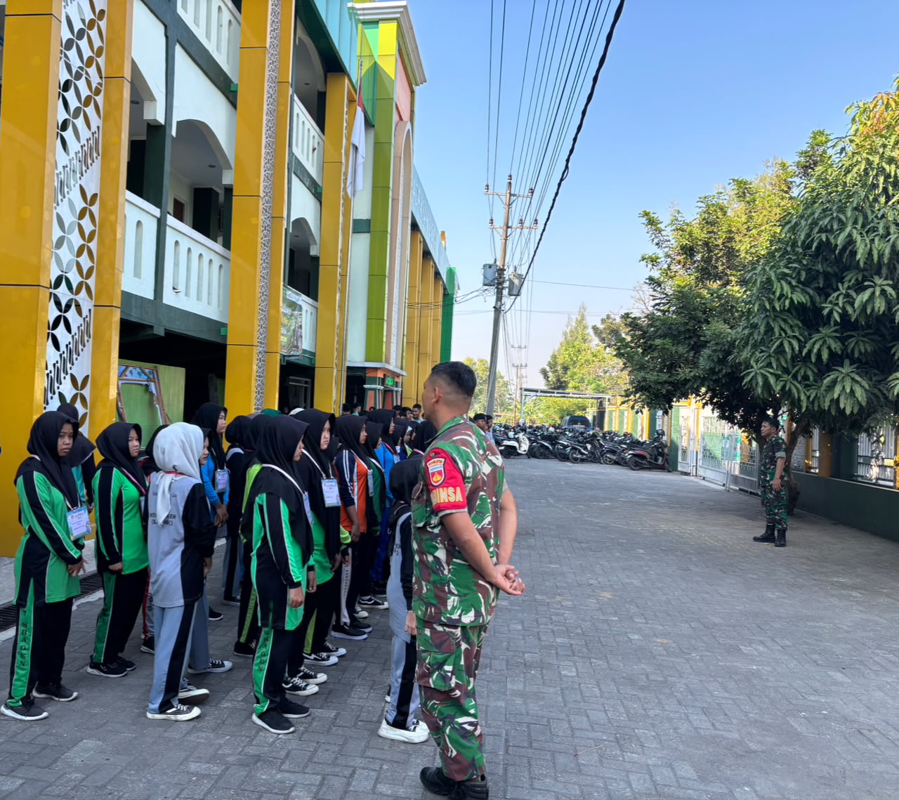 Gandeng Koramil Kalijambe, MAN 3 Sragen Proaktif Bentuk Karakter Disiplin dan Toleran Siswa Baru