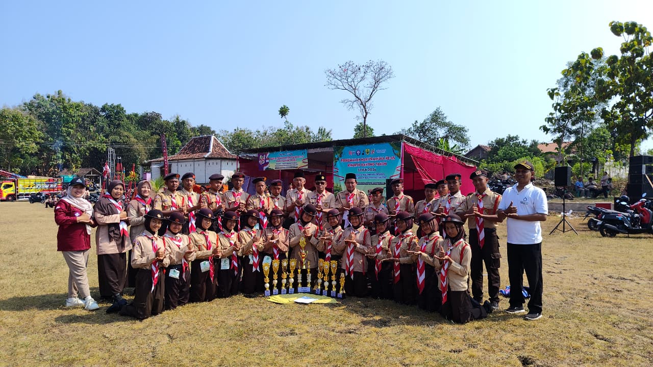 Borong 8 Piala, MTsN 2 Sragen Pertahankan Gelar Juara Umum Kemah HUT Pramuka