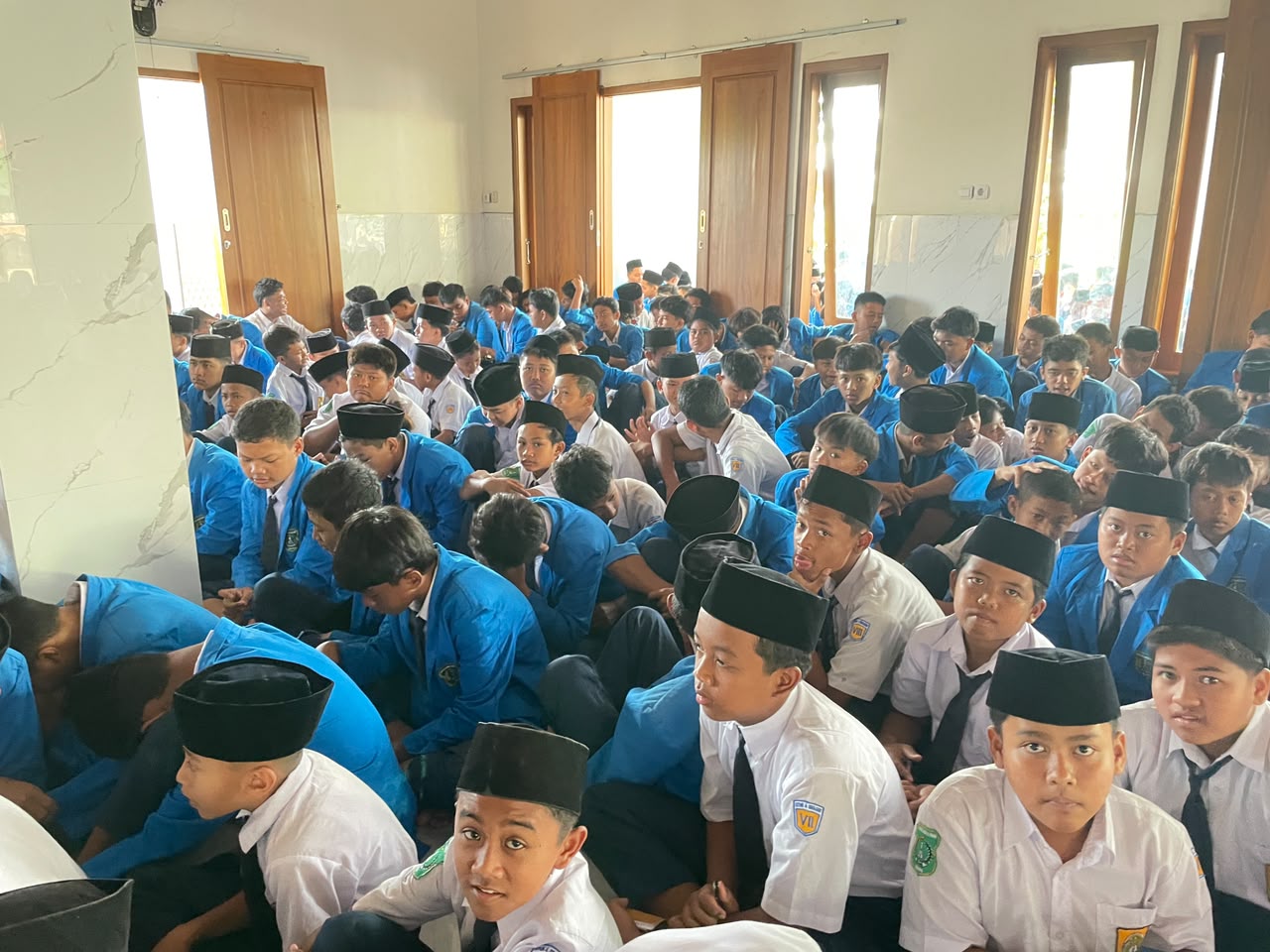 Merawat Cinta kepada Rasulullah, MTsN 4 Sragen Semarakkan Maulid Nabi dengan Pengajian dan Hadroh