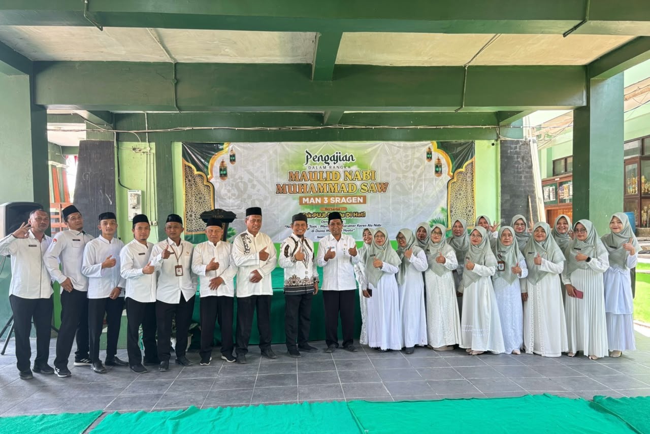 Semarak Maulid Nabi MAN 3 Sragen: Dari Pidato Tiga Bahasa Hingga Hadiah Siswa Berprestasi