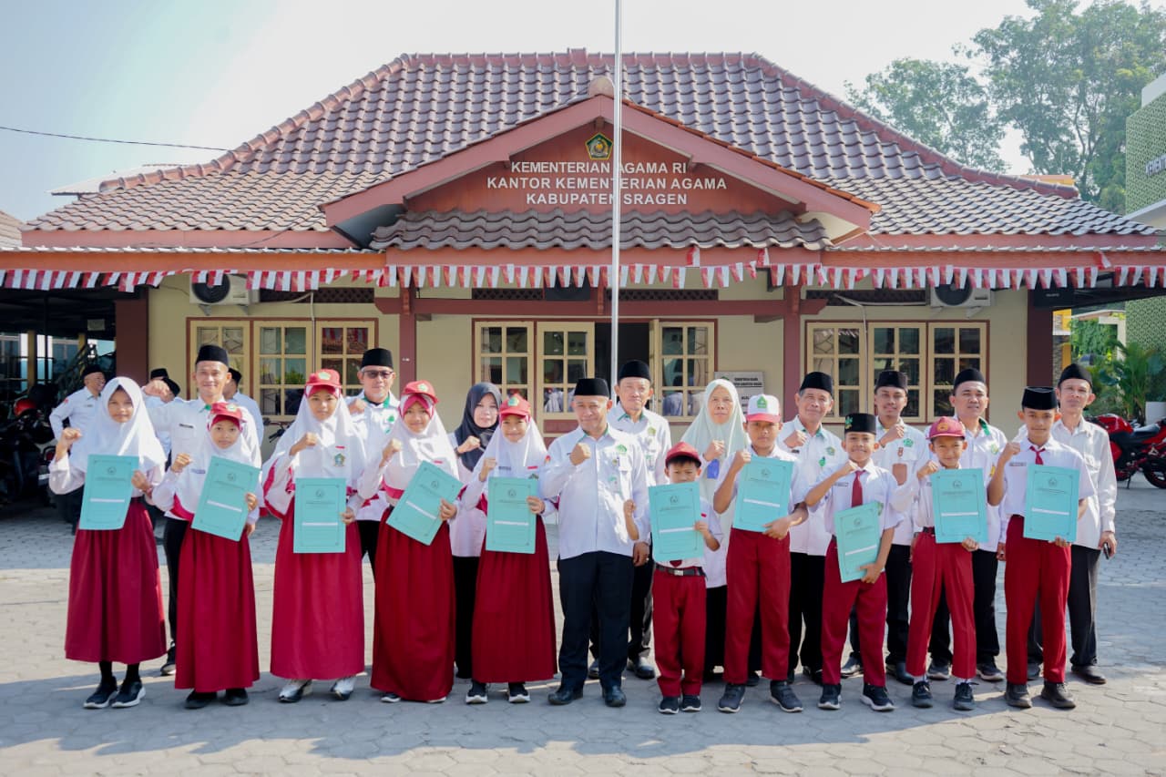 Madrasah Kembali Ukir Prestasi! Kemenag Sragen Apresiasi 10 Siswa MI Peraih Prestasi POPDA Kabupaten