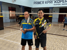 Semarak HUT RI, Dua Guru MTsN 8 Sragen Raih Juara Bulutangkis