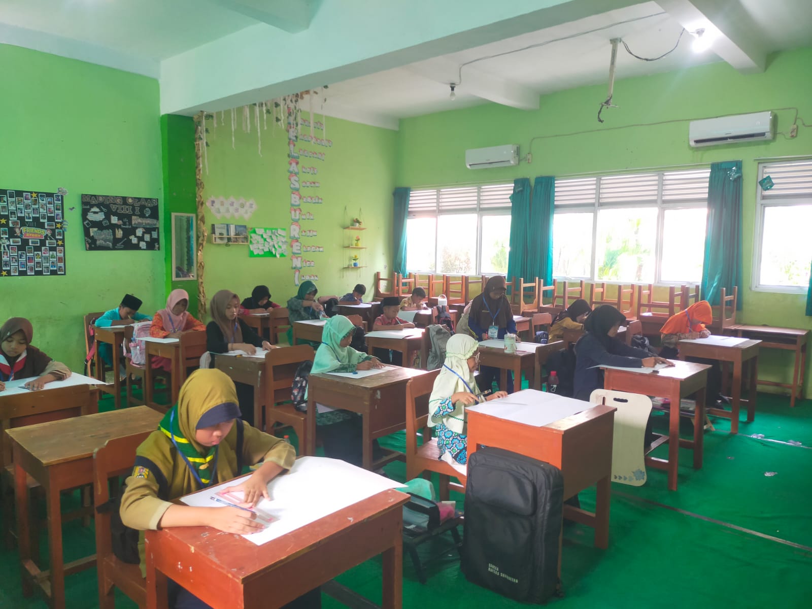 Lomba Kaligrafi Semarakkan Milad ke-52 MTsN 4 Sragen, Asah Kreativitas Siswa