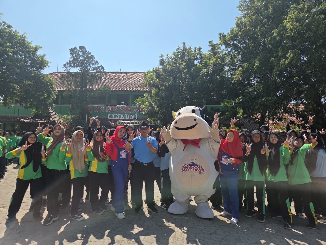 Cimory Goes To School Hadir di MTsN 2 Sragen, Ajak Murid Peduli Kesehatan Pencernaan
