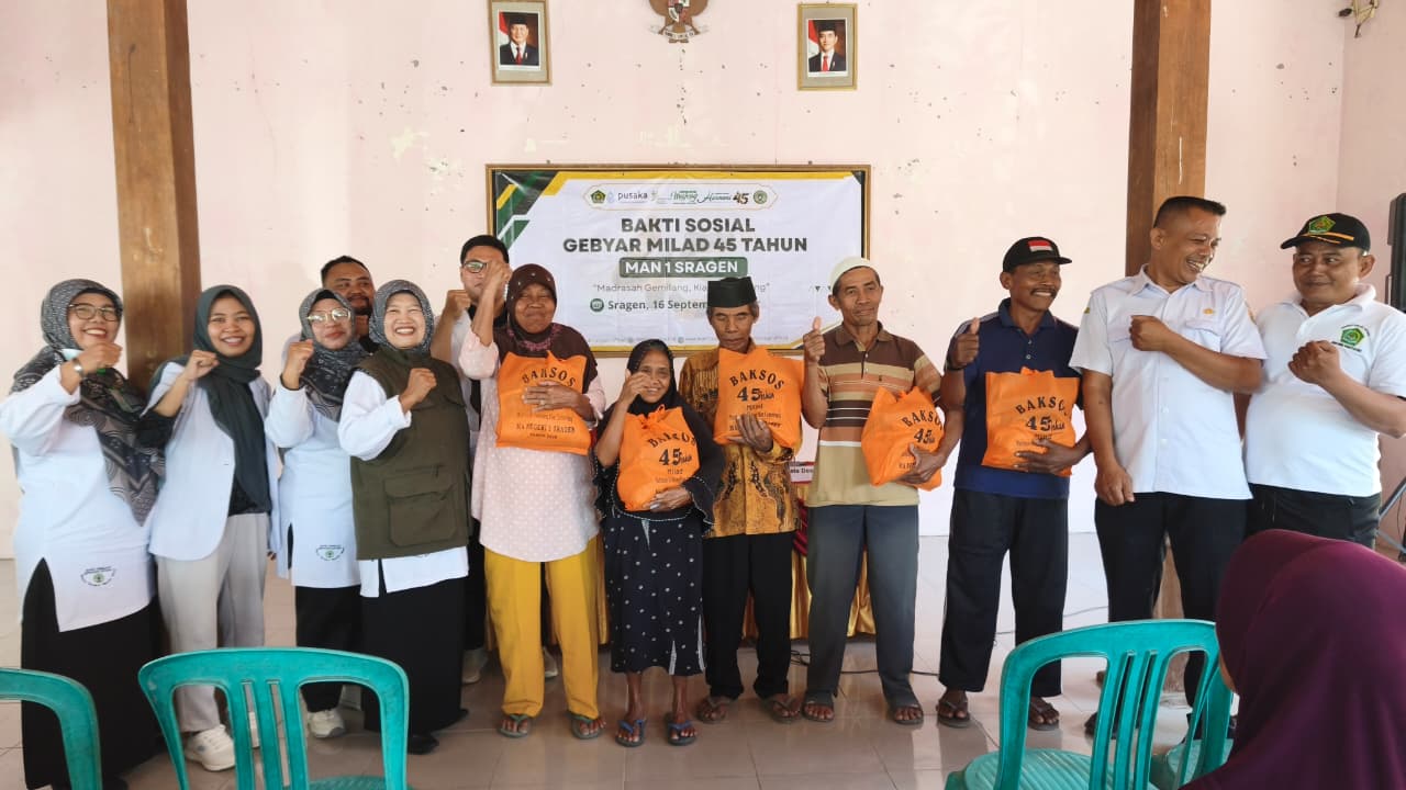 Bakti Sosial Milad ke-45, MAN 1 Sragen Pererat Kepedulian dan Kebersamaan Warga Banyurip