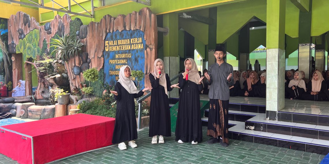 Tak Sekadar Bersarung, MTsN 5 Sragen Kobarkan Semangat Santri Menuju Indonesia Emas