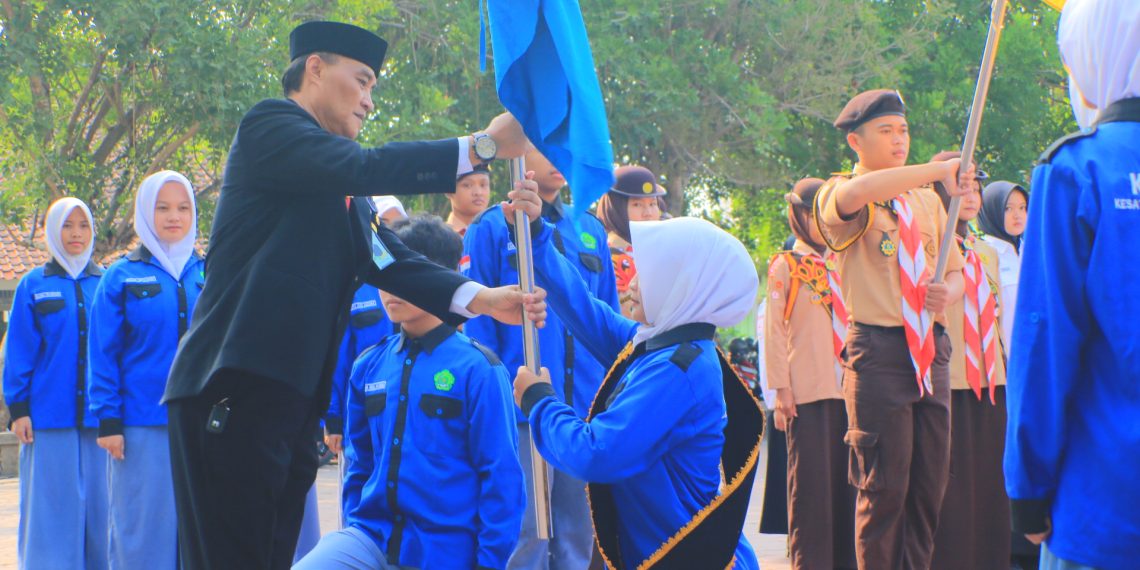 Sertijab Organisasi Murid dan Senin Prestasi, MAN 2 Sragen Teguhkan Kepemimpinan dan Apresiasi Capaian Murid